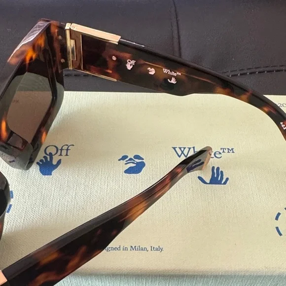 Off-White Brown Tortoise Sunglasses - Picture 4 of 5